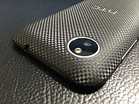 Декоративная защитная пленка для HTC Desire 709d микро карбон черный