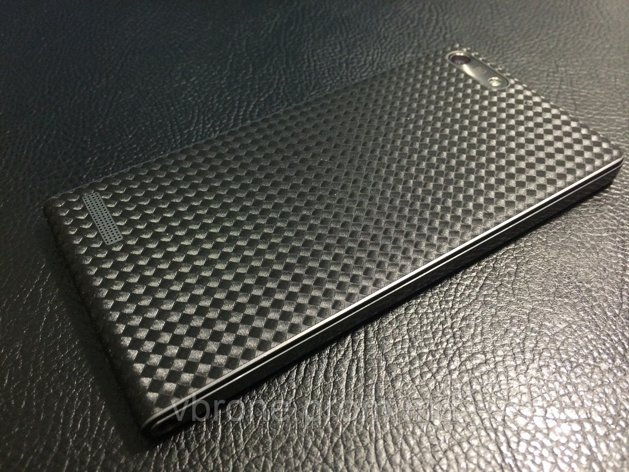 Декоративная защитная пленка для Huawei P6 карбон кубик черный - фото 1 - id-p3868601