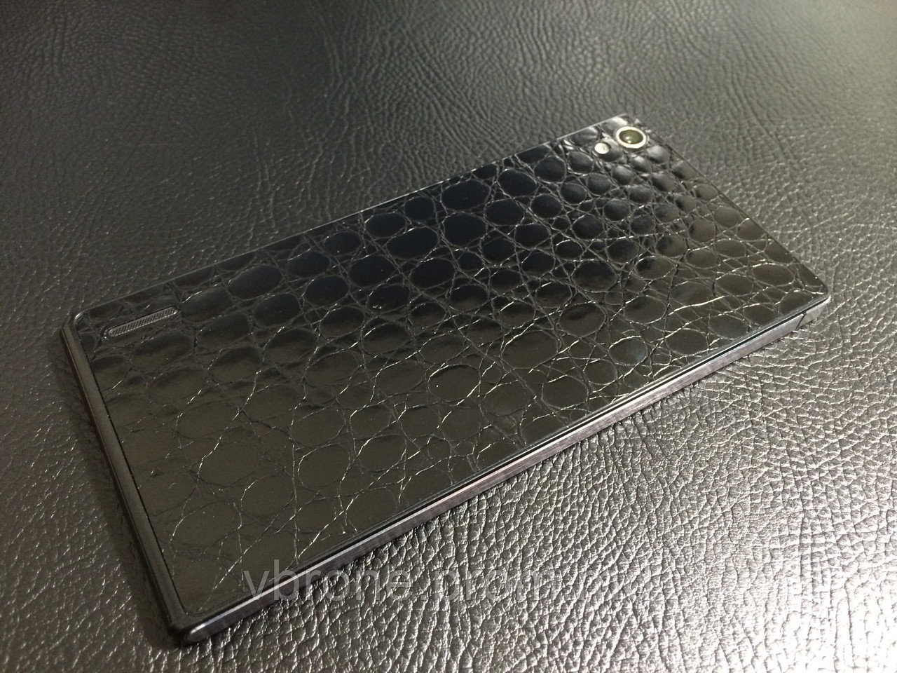 Декоративная защитная пленка для Huawei P7 аллигатор черный - фото 1 - id-p3868603