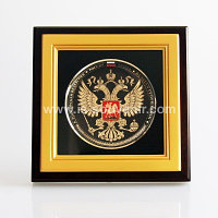 VIP подарки и Бизнес сувениры. Тарелка (5 дюймов) в деревянной рамке, под стеклом "Герб России"