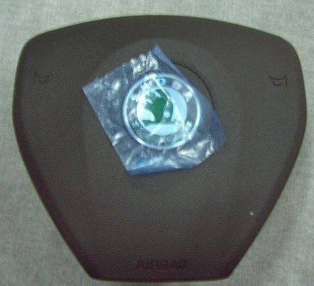 Крышка накладка обманка AIRBAG муляж подушки безопасности SKODA RS - фото 1 - id-p4184026