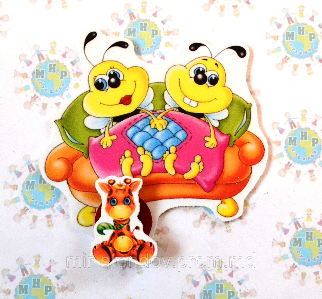 Магнитный стенд для крепления рисунка Пчёлки на диване, фото 1