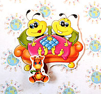 Магнитный стенд для крепления рисунка Пчёлки на диване