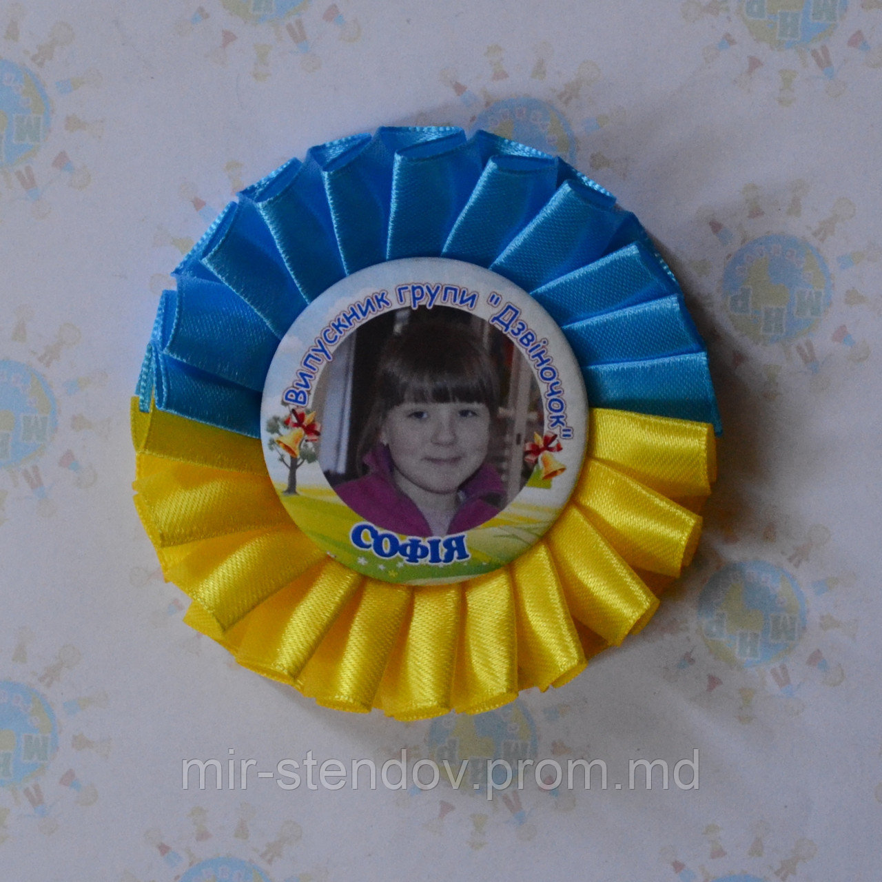 Значок с фотографией и розеткой Символика. Выпускные ленты, фото 1