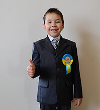 Значок Выпускник школы с розеткой