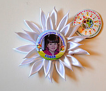 Значок с фотографией и розеткой Ромашка