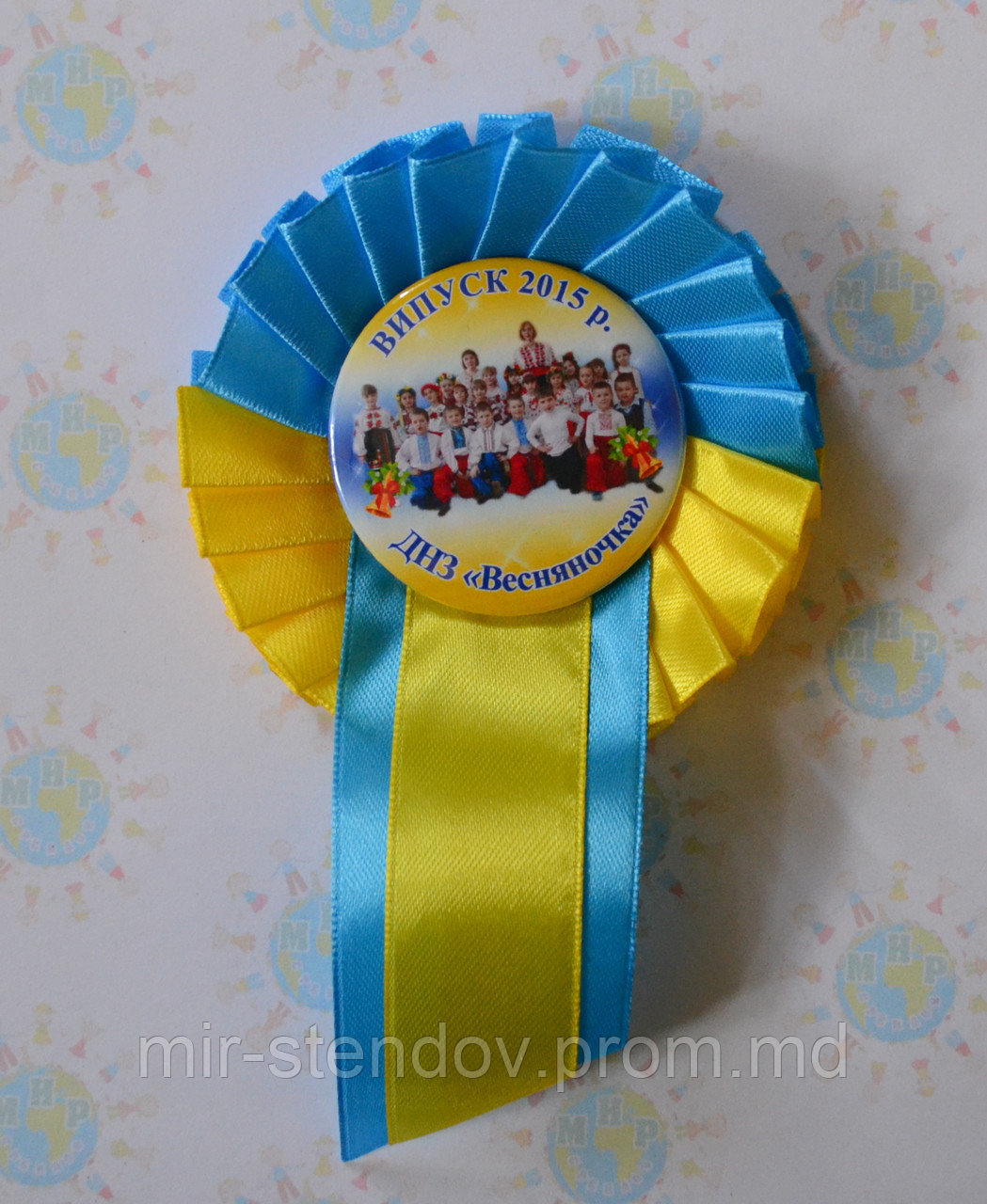 Значок с общей фотографией выпускников и розеткой., фото 1