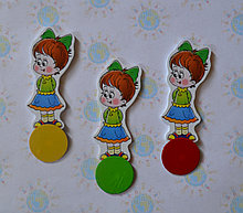 Магнитный стенд для крепления рисунка Девочка